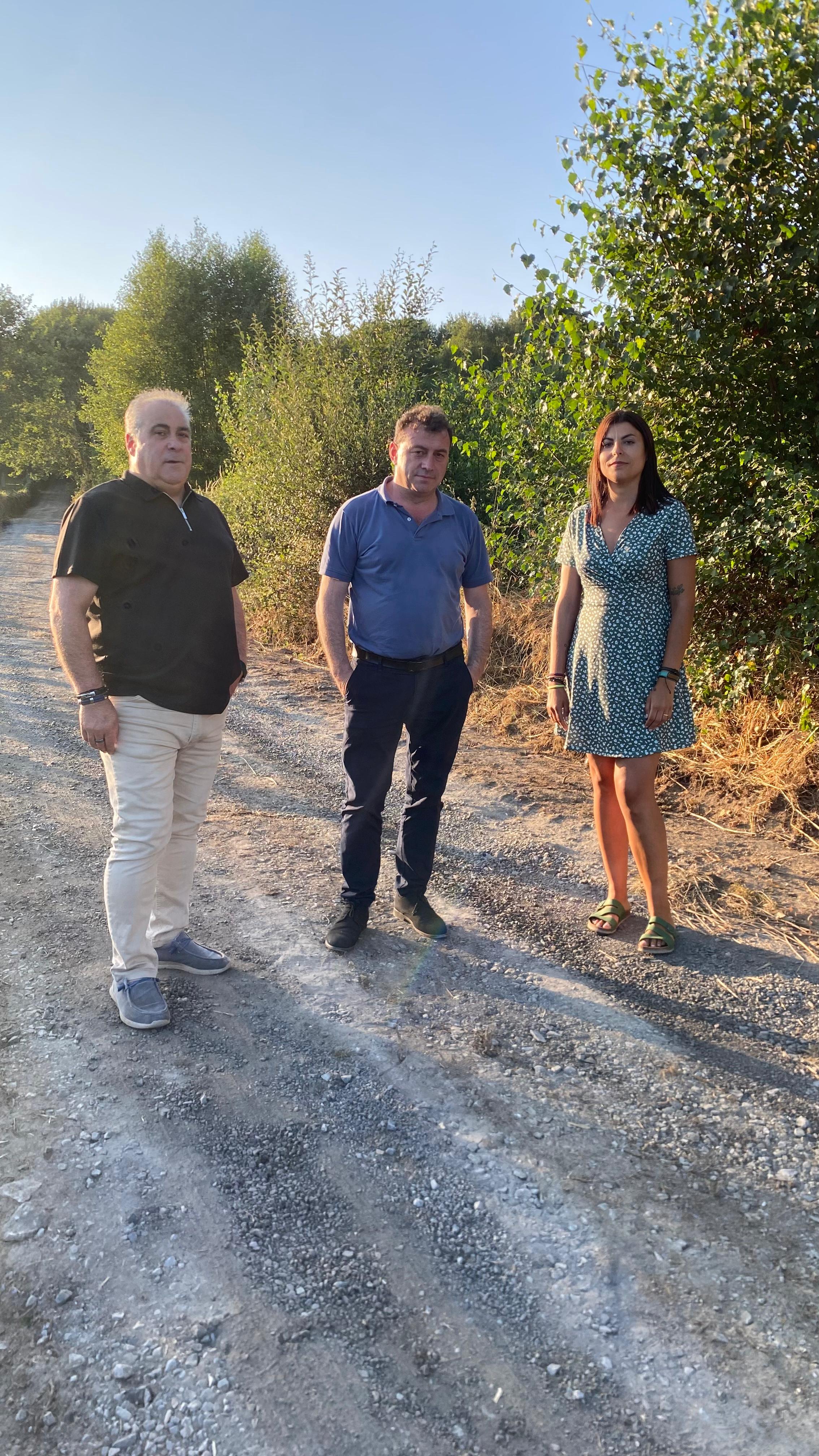 O equipo de goberno de Monterroso supervisou os traballos de mellora do acceso ao Bidouredo.