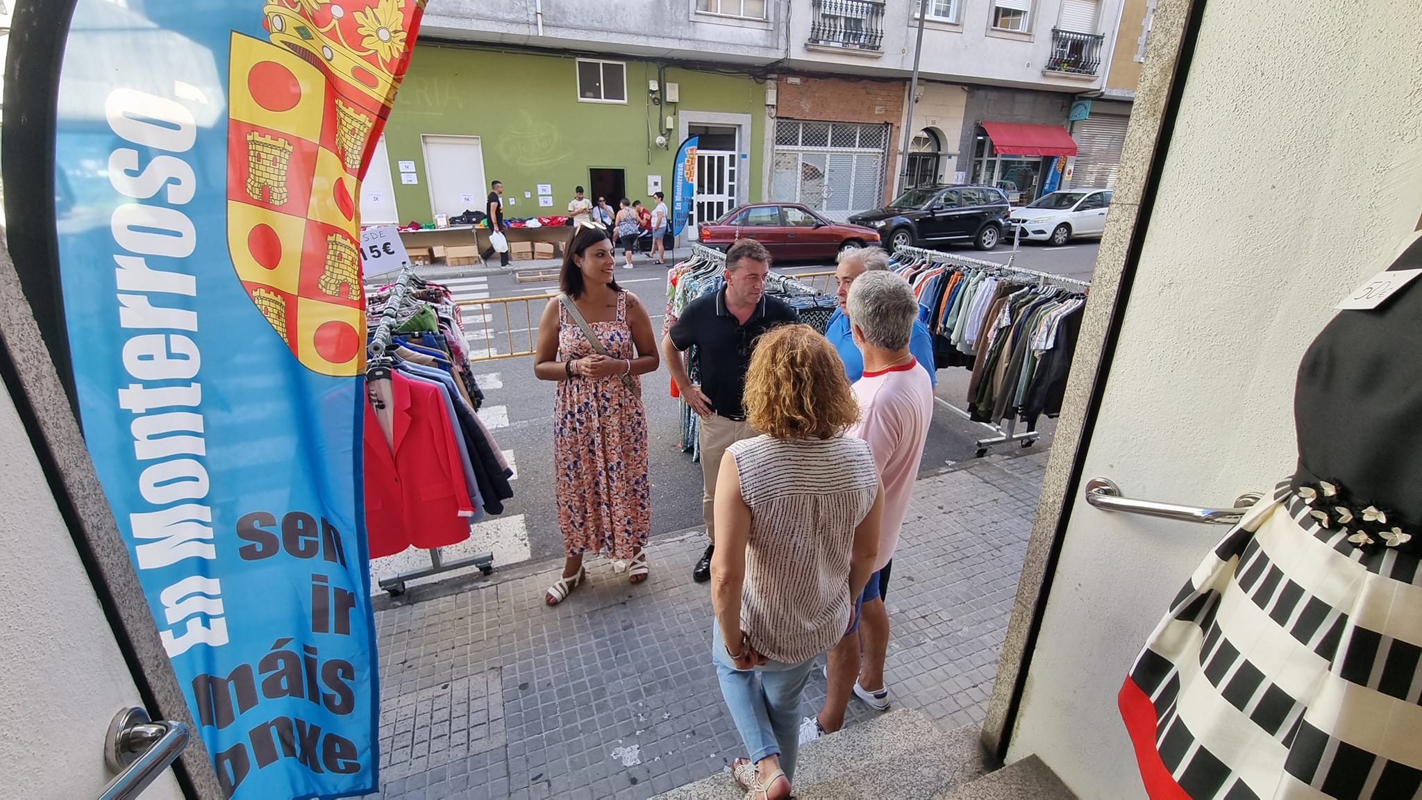 El equipo de gobierno visitando la Feria de Oportunidades de Monterroso.