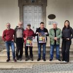 El alcalde y el equipo de gobierno junto a los organizadores, del Club Ciclista BTT San Miguel.