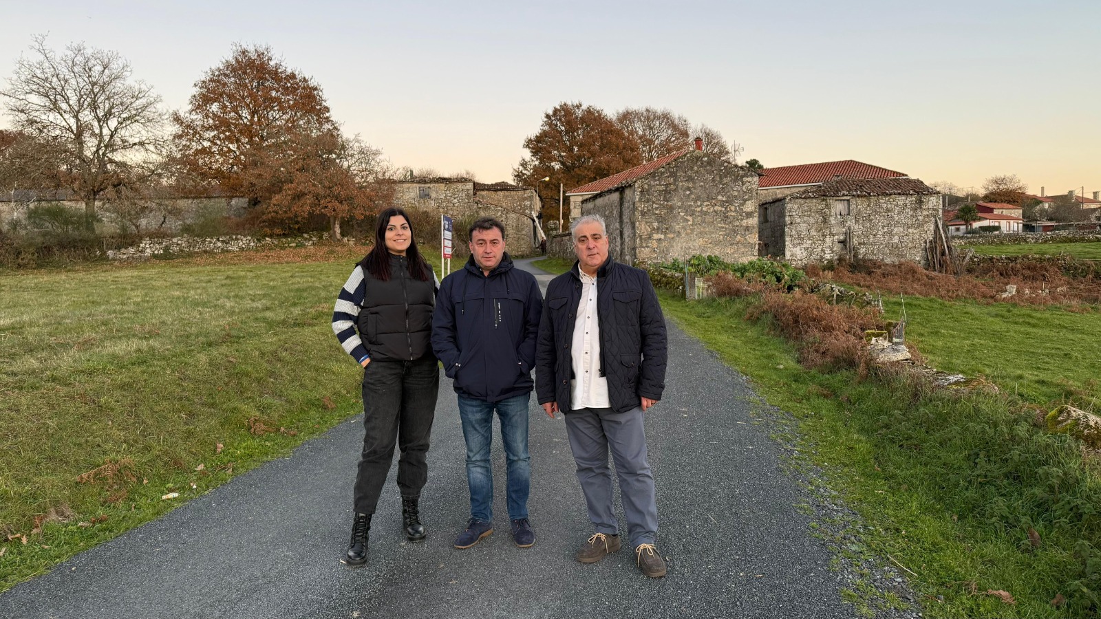 O alcalde, Eloy Pérez, visitou a zona onde se actuou acompañado polos concelleiros do equipo de Goberno.