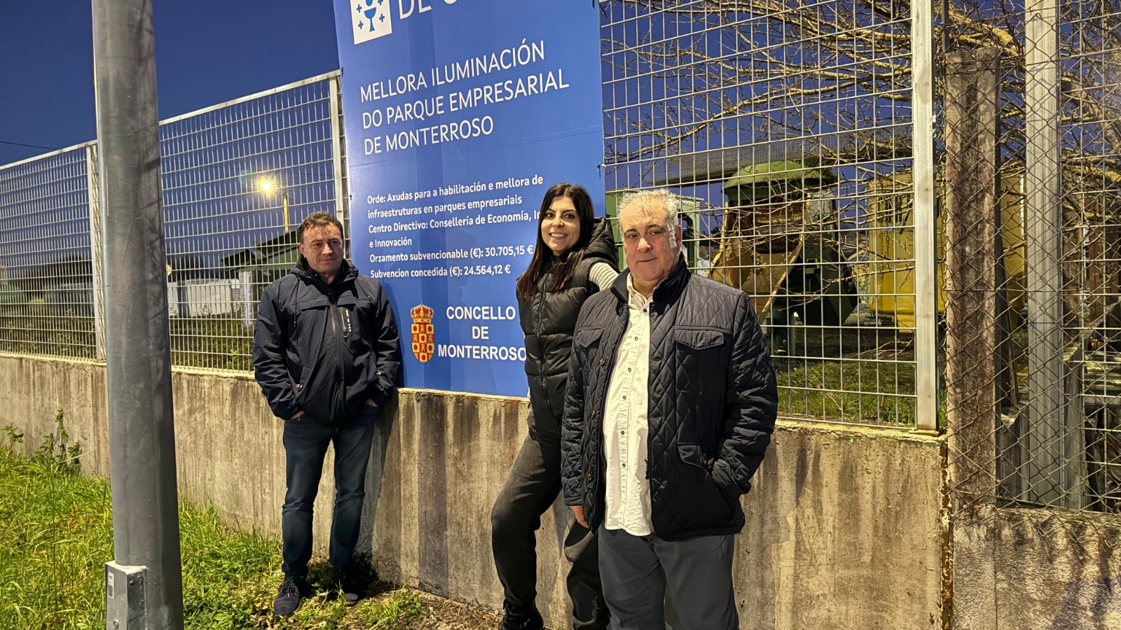 El equipo de gobierno en el polígono industrial de Monterroso.