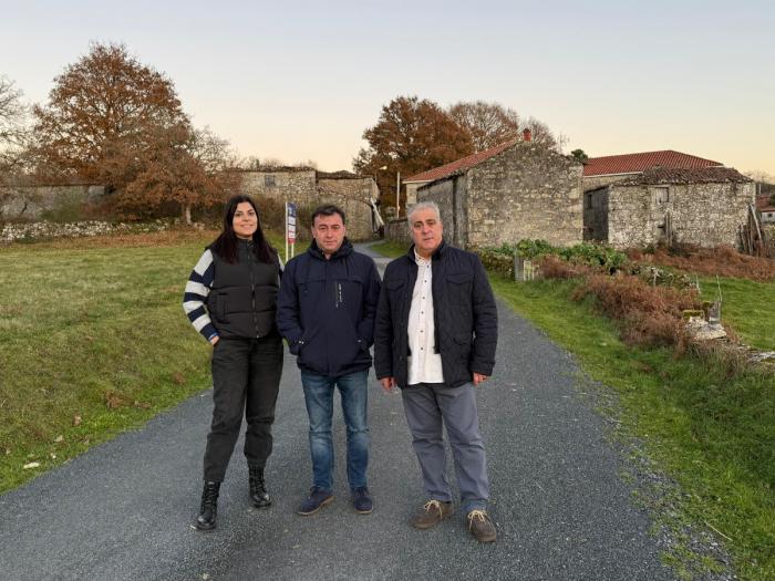 O alcalde, Eloy Pérez, visitou a zona onde se actuou acompañado polos concelleiros do equipo de Goberno.