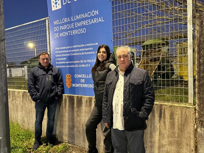 O equipo de goberno no polígono industrial de Monterroso.